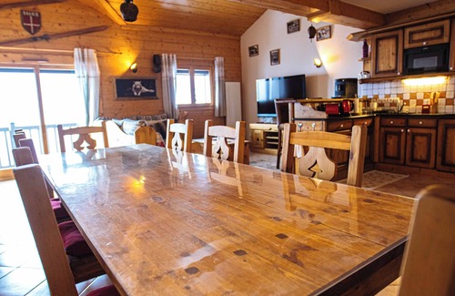 Bisanne 1500 Apartment | LARGE DUPLEX 115 m2 IN CHALET STANDING MGM WITH HEATED POOL 4 *