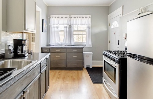 Cleveland House | Large duplex king size bed and two queen size