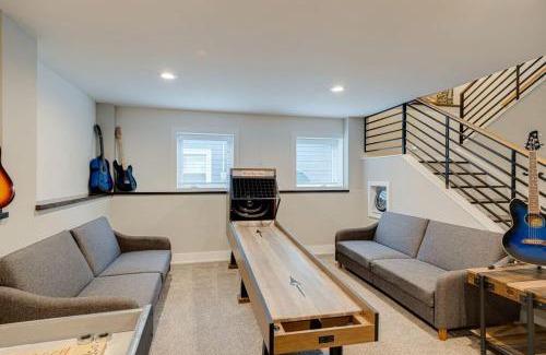 Cahal Street Group House | Large East Nashville Home with Game Room sleeps 12