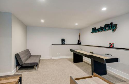 Cahal Street Group House | Large East Nashville Home with Game Room sleeps 12