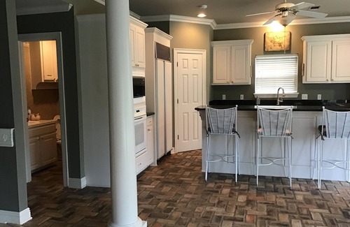 Shenandoah House | Large Executive 3 bedroom gorgeous entertainment home in Baton Rouge