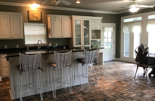 Shenandoah House | Large Executive 3 bedroom gorgeous entertainment home in Baton Rouge
