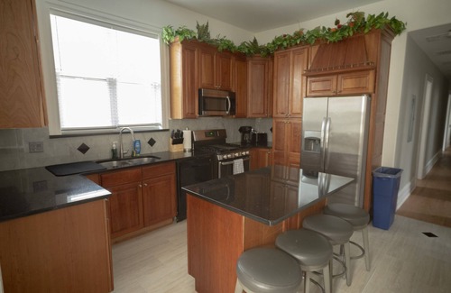 Lake View East Apartment | Large, Exquisitely Decorated in Heart of East Lakeview Near Wrigley & Lakefront