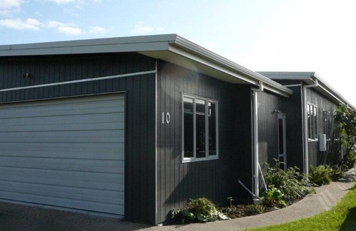 Waihi Beach House | Large family beach house
