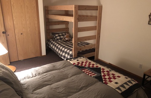 Lake Almanor West Cabin | Large family cabin getaway on Golf Course at Lake Almanor West