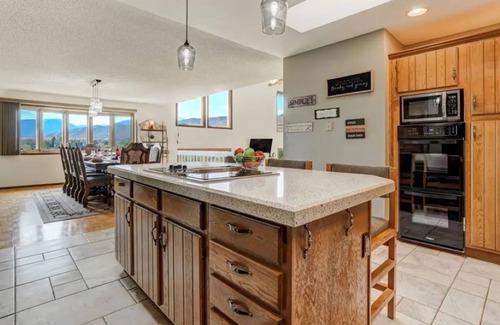 Northwest Colorado Springs House | LARGE FAMILY FRIENDLY HOME-INCREDIBLE MOUNTAIN VIEWS!