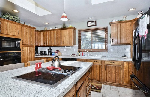 Northwest Colorado Springs House | LARGE FAMILY FRIENDLY HOME-INCREDIBLE MOUNTAIN VIEWS!