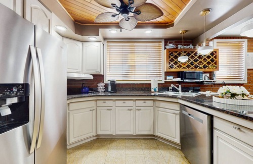 Union Pier House | Large, Family-Friendly Home with WiFi, Two Kitchens, Private Hot Tub, & Gazebo