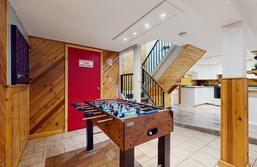 Union Pier House | Large, Family-Friendly Home with WiFi, Two Kitchens, Private Hot Tub, & Gazebo
