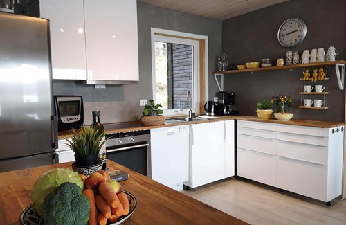 Steinsland Cabin | Large family friendly cottage by the sea. New modern cottage with great facilities.