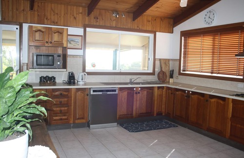 Iluka House | Large family friendly home with two separate living areas.