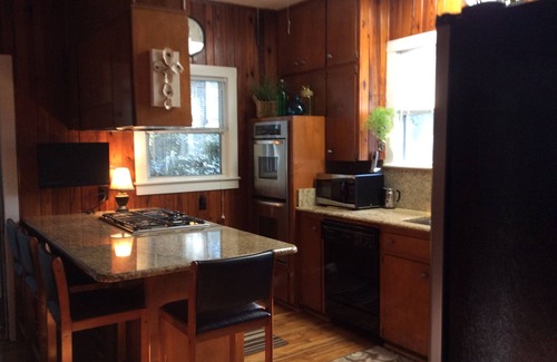 Fairhope House | Large Family Friendly Mobile Bay Home Near Shopping, Dining and Grand Hotel.