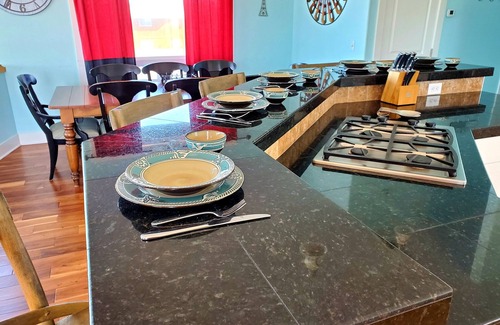 Lincoln Beach House | Large family-friendly home; Walk to Bella Beach; Ocean View; Hot Tub