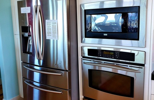 Lincoln Beach House | Large family-friendly home; Walk to Bella Beach; Ocean View; Hot Tub