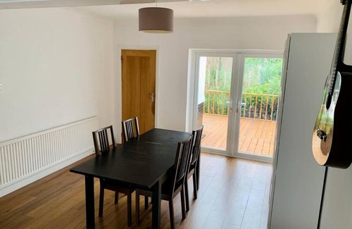 St. Andrew's Apartment | Large family home with easy access to M25 & London