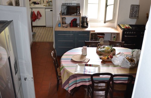 Taller House | Large family home with park, orangery, outbuilding in quiet location.