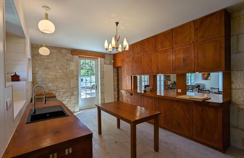Pranzac Cottage | Large family house with heated pool, wifi and parking in Pranzac