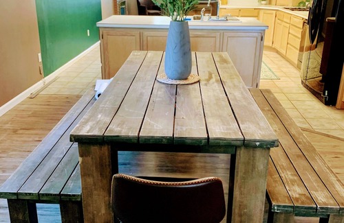 Kernville House | Large Family & Pet Friendly Downtown House, Hot Tub, Walking to river, Sequoias