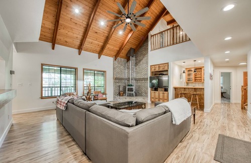 Shaver Lake Cabin | Large Family Retreat-6 BEDROOMS, Sleeps 16!