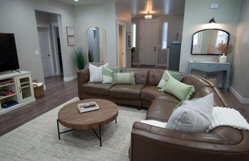Flagstaff House | Large Flagstaff Home with Guest House