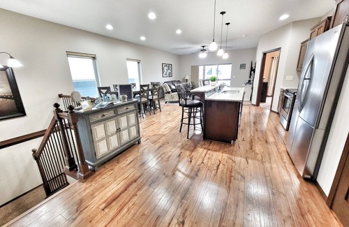 Arnolds Park Cabin | LARGE floorplan, 4 private bedrooms, flexble check-in, comfy beds, kid-friendly!