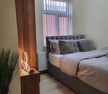 Cheetham Hill House | Large four bedroom house in manchester near centre