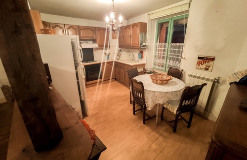 Besse-en-Chandesse House | Large house in the medieval city of Besse