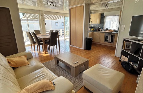 Gruissan Plage Ski Chalet | Large, fully-equipped chalet in Gruissan Plage for 6, 150 meters from the beach. Wifi fiber.