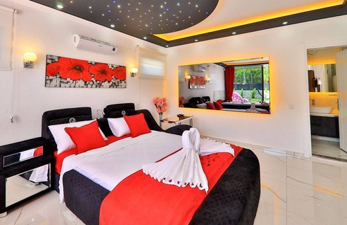 Sarıbelen Villa | Large garden villa with private pool - 12 minutes from Kalkan