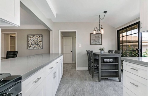 Woodbury House | Large Gated Pool home in Heart of Glendale!