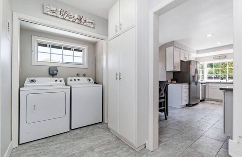 Woodbury House | Large Gated Pool home in Heart of Glendale!