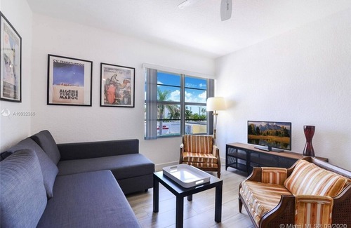 North Beach Condo | Large Group - 2 Adjacent Units 2mins walk to Beach with Free Street Parking