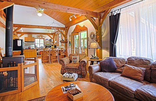 Ashford Cabin | Large group cabin. Ideal for big families. Has hot tub, pool table, WiFi & BBQ.