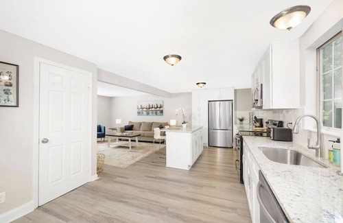 Charlotte House | Large Group Paradise - Blocks From UNCC