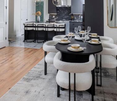 Katie Hill Neighborhood House | Large Groups - 2mi from Downtown - Sleeps 24