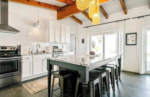 Wonder Valley House | Large Groups! Game Lounge/Spa/Sauna/EV/Pool!