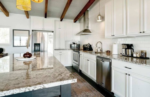 Wonder Valley House | Large Groups! Game Lounge/Spa/Sauna/EV/Pool!