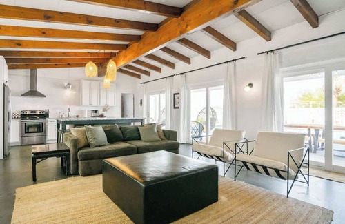 Wonder Valley House | Large Groups! Game Lounge/Spa/Sauna/EV/Pool!
