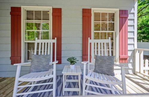 Cary House | Large groups l NC State l PNC Arena l Deck w/grill