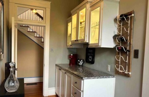 Reidsville House | Large Historic 4 BR Home with 2 Acres & Pool in Reidsville