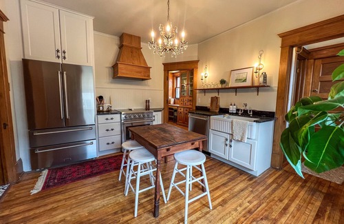 Alexandria House | Large Historic Estate on the shores of Lake Winona