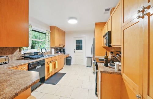 Gainesville House | Large Home - Across from Stadium - Walk to UF - Firepit/Free Parking/Patio
