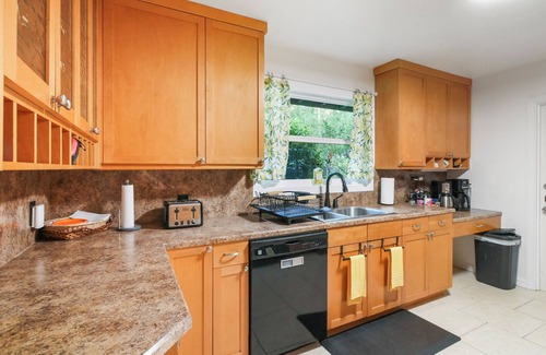 Gainesville House | Large Home - Across from Stadium - Walk to UF - Firepit/Free Parking/Patio
