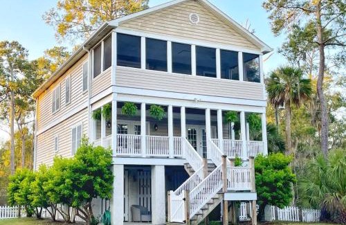 Savannah House | Large Home and 2 Airstream Glampers & Spa Midway to Tybee Beach & Downtown Savannah with Fast WiFi and More!