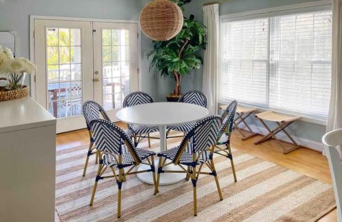 Savannah House | Large Home and 2 Airstream Glampers & Spa Midway to Tybee Beach & Downtown Savannah with Fast WiFi and More!