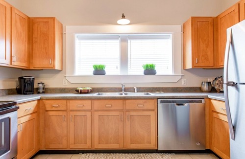 MLK University House | Large home Downtown Chattanooga Sleeps 7-9