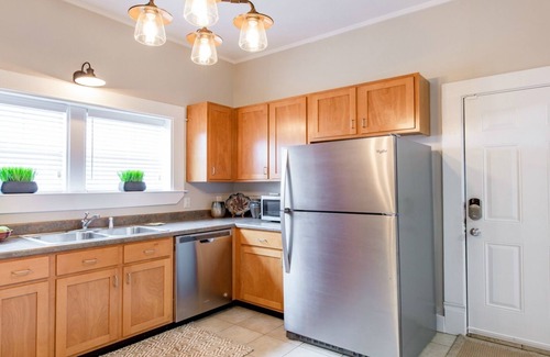 MLK University House | Large home Downtown Chattanooga Sleeps 7-9