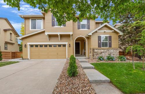 Commerce City House | Large home, Fenced in Back Yard, Cathedral Ceiling