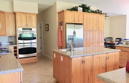 Groveland Cabin | Large Home for big groups at Yosemite Pine Mountain Lake