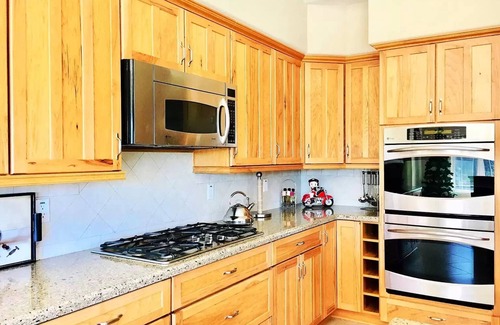 Groveland Cabin | Large Home for big groups at Yosemite Pine Mountain Lake